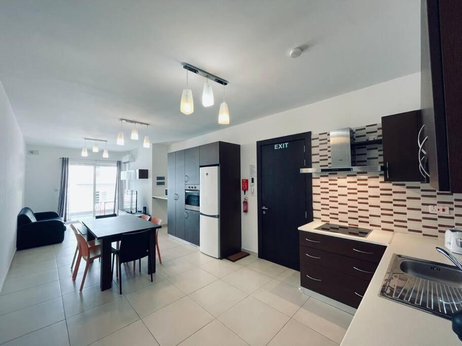 Stylish Modern Central Apartment 4 Paceville Saint Julian's Exterior photo